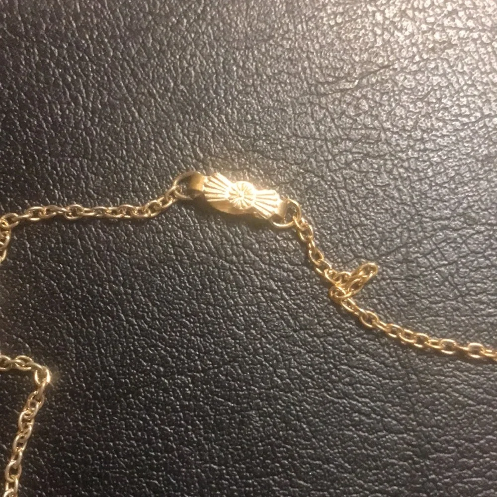 2 mixed necklaces flower ๐ธ and butterfly ๐ฆ - Picture 8 of 8